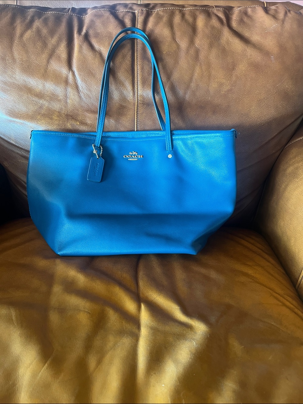 Coach Teal leather tote/shoulder bag
Great condition!
